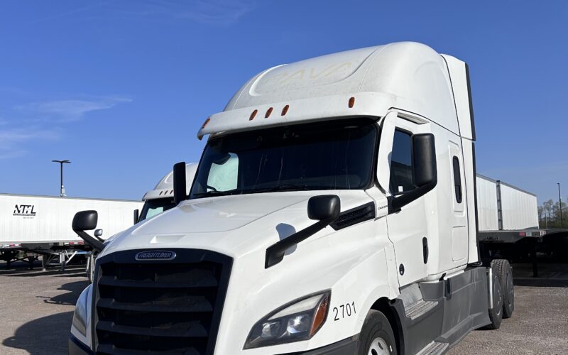 2023 Freightliner Cascadia 126 APU