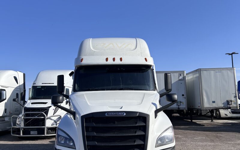 2023 Freightliner Cascadia 126 APU