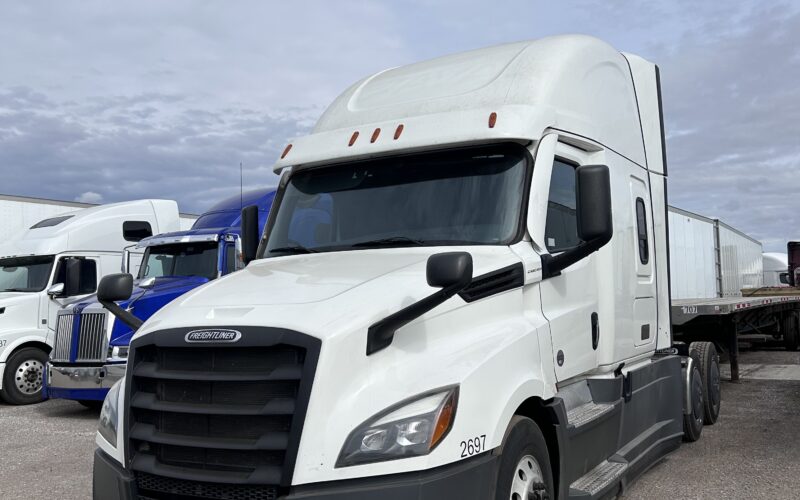 2023 Freightliner Cascadia 126 APU