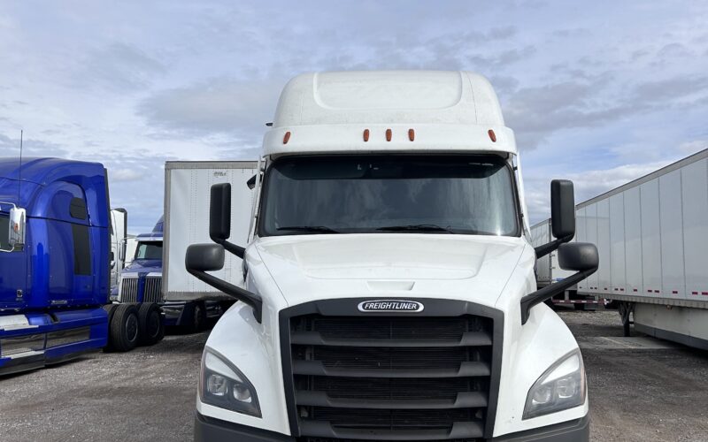 2023 Freightliner Cascadia 126 APU