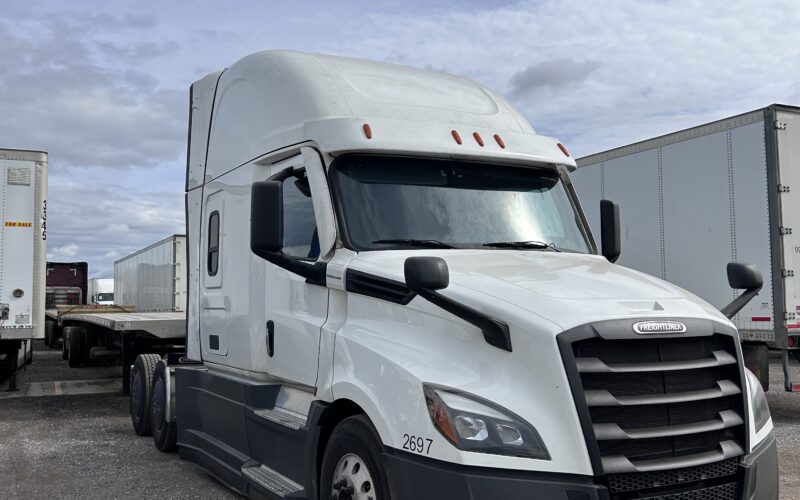 2023 Freightliner Cascadia 126 APU